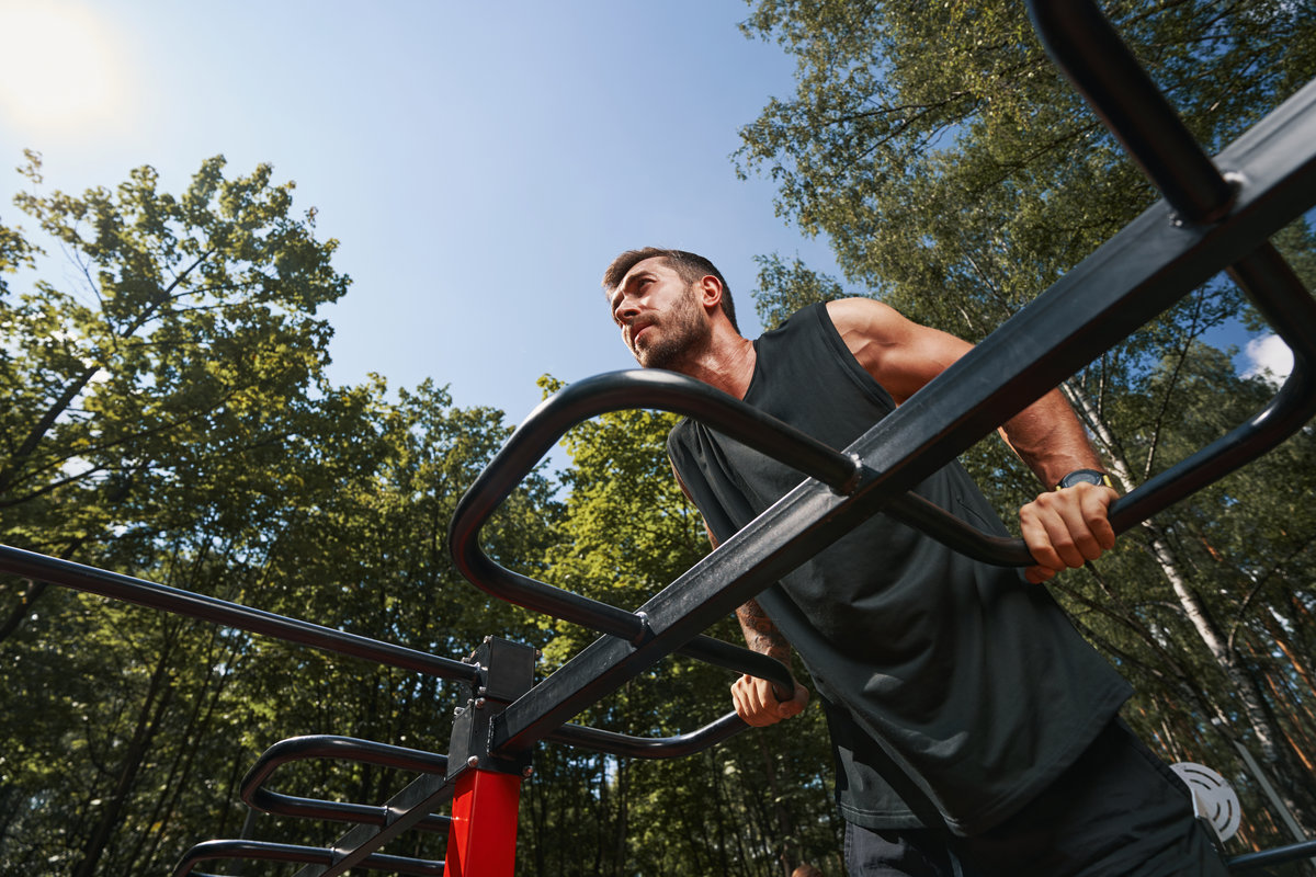 Producent street workout - drążek żmijka podczas ćwiczeń