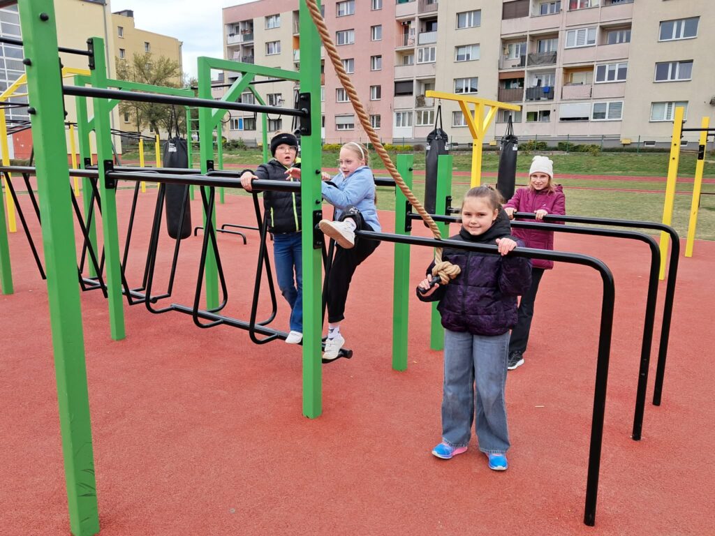 Street workout park na osiedlu - Bielawa