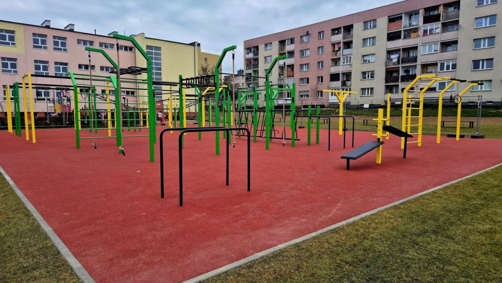 Strefa street workout przy szkole - realizacja w Bielawie
