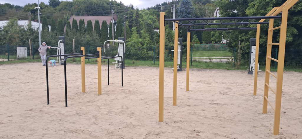 Nowe Miasto Lubawskie - plac street workout - drążki - realizacja GYM PARK