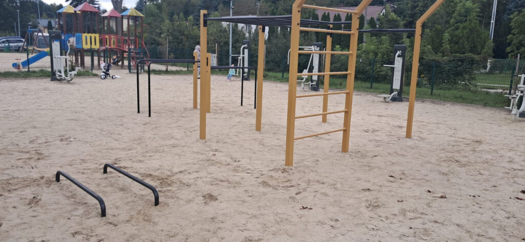Nowe Miasto Lubawskie - plac street workout - porecze - realizacja GYM PARK
