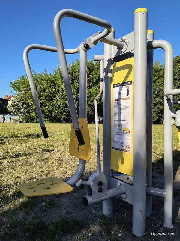 Sprzęt do ćwiczeń na świeżym powietrzu w ogrodzie